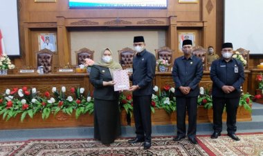 Yuli Setia Bhakti Pimpinan Paripurna Penyampaian Nota Keuangan Ranperda APBD-Perubahan 2021