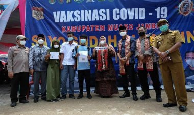 Ketua DPRD Muarojambi Dampingi Bupati Tinjau Pelaksanaan Vaksin di Sungai Bahar