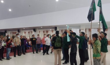 Keren, Puluhan Mahasiswa Hentikan Sidang Paripurna APBD-P Merangin