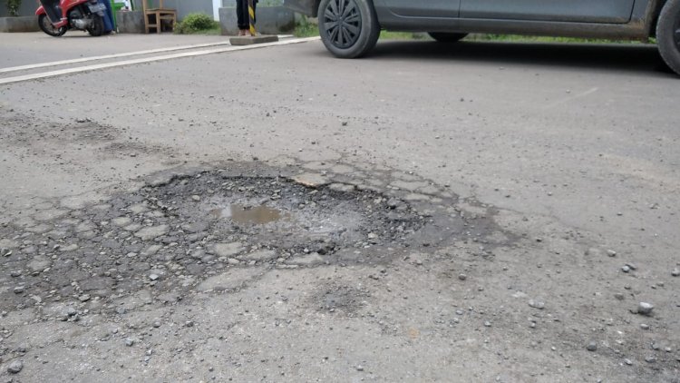Baru Sebulan Diaspal, Jalan di Kelurahan Ulu Gedong Rusak Parah, Lurah: Masyarakat Sangat Kecewa