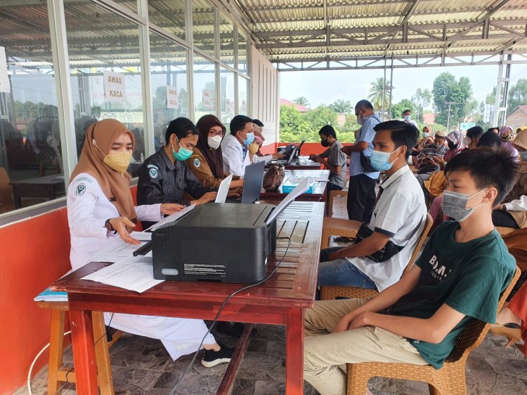 Tinjau Vaksinasi Massal di STKIP Muhammadiyah Bungo-Jambi, Kapolres Bungo: Vaksinasi Juga Diperuntukkan Pelajar