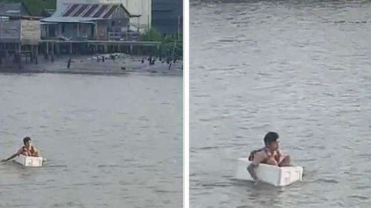 Viral! Video Bocah Seberang Sungai Gunakan Kotak Styrofoam Demi Bersekolah