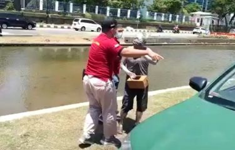 Siapa Sangka, Pria Silver Ini Pensiunan Polisi, Viral di Medsos dan Diberi Duit oleh Kapolda