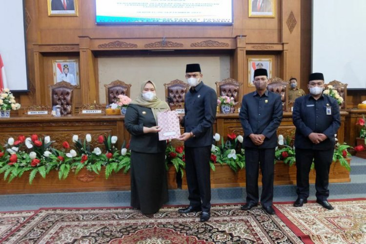 Yuli Setia Bhakti Pimpinan Paripurna Penyampaian Nota Keuangan Ranperda APBD-Perubahan 2021