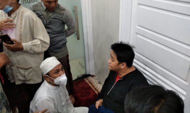 Gunakan Cadar dan Sholat di Barisan Perempuan, Pria di Jambi Ini Buat Heboh