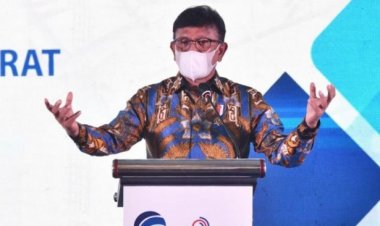 Bersama Google dan Apple, Menkominfo Segera Sortir Pinjol Bermasalah