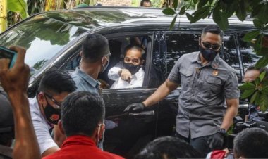 Jokowi Sempat Dorong Mobil karena Tak Kuat Menanjak: Pak Suli yang di Dalam sama Ibu, Saya yang Mendorong!
