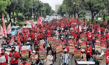 Demo Ribuan Buruh-Mahasiswa di Istana Bertepatan Sumpah Pemuda: Dua Tahun Jokowi-Amin, Gagal Sejahterakan Rakyat!