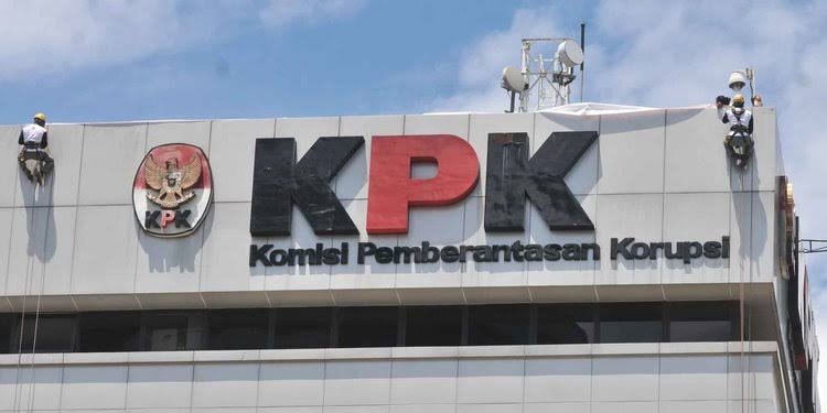 Berkas Perkara Lengkap, KPK Limpahkan Paut Syakarin dan Barang Bukti ke JPU
