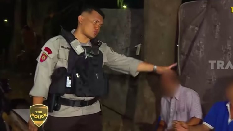 Viral! Aipda Ambarita Paksa Periksa Hp Warga, Kapolda Metro Langsung Mutasikan Polisi Artis Ini