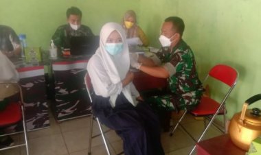 Gencar Vaksinasi Covid-19, Tim Mobile Kodim Bute Sasar Warga Pulau Temiang, Tebo-Jambi