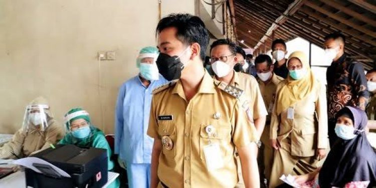 Gibran Sempat Dibully Gegara Disebut Mobnas Pelat AD Halangi Ambulans: Dihapus, Yen Ra Minta Maaf Kan Yo Percuma!