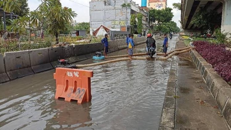 Banjir di Jalan RE Martadinata, Sekdis SDA DKI Jakarta: Airnya Mengalir di Gunung Sahari itu Loncat ke Kiri ke Kanan