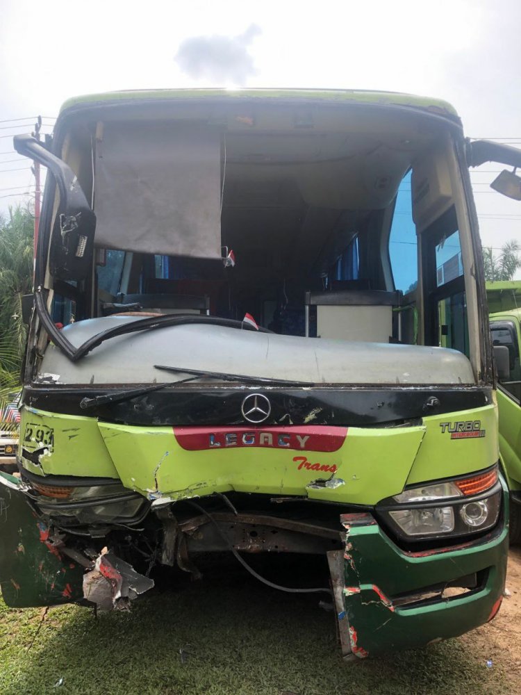 Truk dan Bus Adu Kambing di Pijoan, 2 Orang Luka- luka