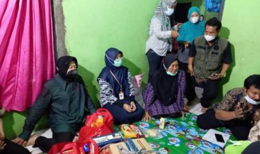 Janji Rawat Bocah Disabilitas Korban Aniaya, Risma: Saya tidak Ingin Memisahkan Ocay dan Kakeknya