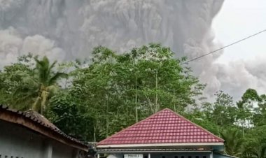 Peringatan! Warga Dilarang Beraktivitas dalam Radius 1 KM dari Puncak Gunung Semeru