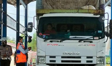Masih Membandel, Puluhan Truk Kelebihan Tonase Ditilang Polisi