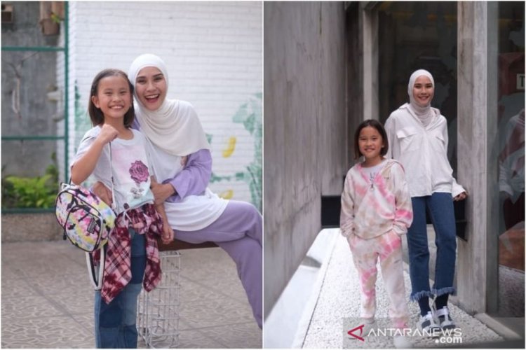 Lihat Nih Bun! Zaskia Adya Mecca Dekatkan Diri dengan Anak Lewat Fesyen