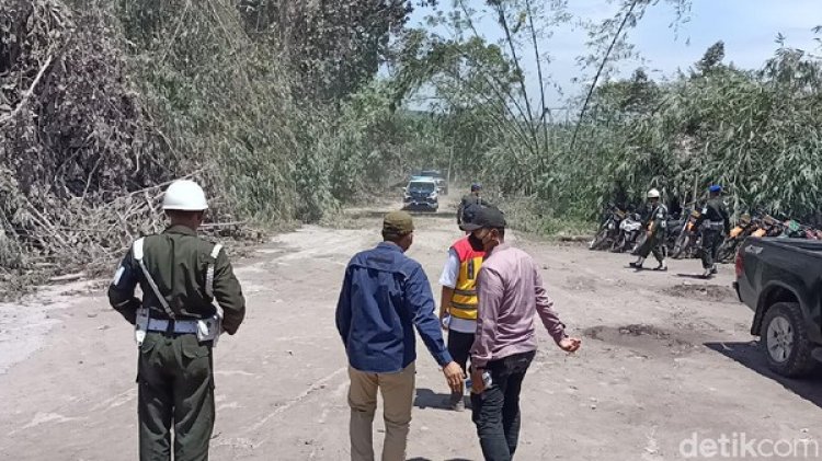Suara Bleduk 'Petir' dari Gunung Semeru Bikin Paspampres Jokowi Terkaget-kaget