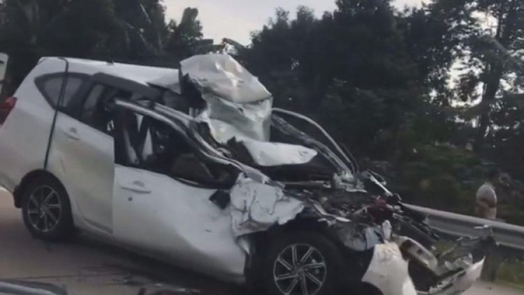Kecelakaan Maut di KM 22 Tol Jagorawi, Pengemudi Tewas Mobil Calya Remuk