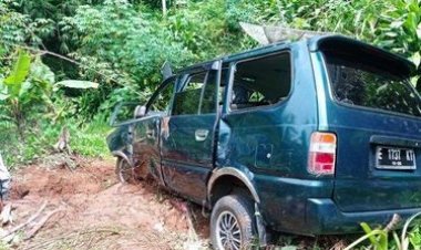 Duh! Mobil dengan 13 Orang Penumpang Terjun ke Jurang di Ciamis 25 Meter, Begini Nasibnya