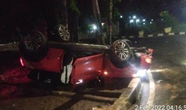 Mini Cooper Terbalik di Jakarta, Pengemudi dan Penumpang Tewas, Satu Terluka
