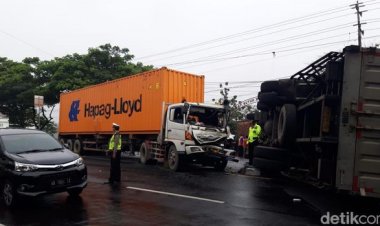 Truk Tronton Terguling Usai Ditabrak Truk Trailer di Boyolali, Begini Kondisinya