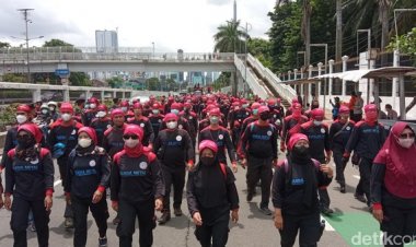 Massa Buruh Penuhi Depan Gedung DPR, Tuntut Cabut Omnibus Law
