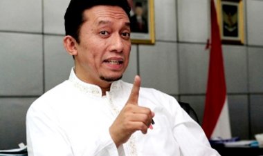 Guntur Romli ke Menag: Jangan Pedulikan Orang-orang Bodoh, Tifatul: Cari Perkara itu Namanya