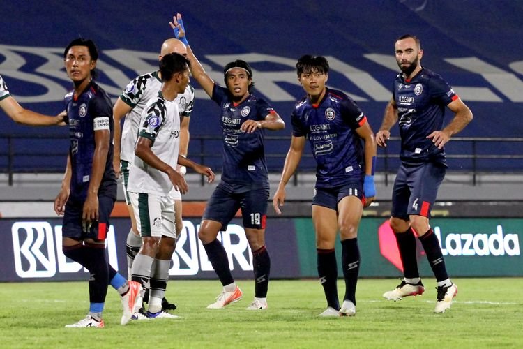 24 Orang Positif COVID-19, Laga Persipura Jayapura Vs Madura United Ditunda