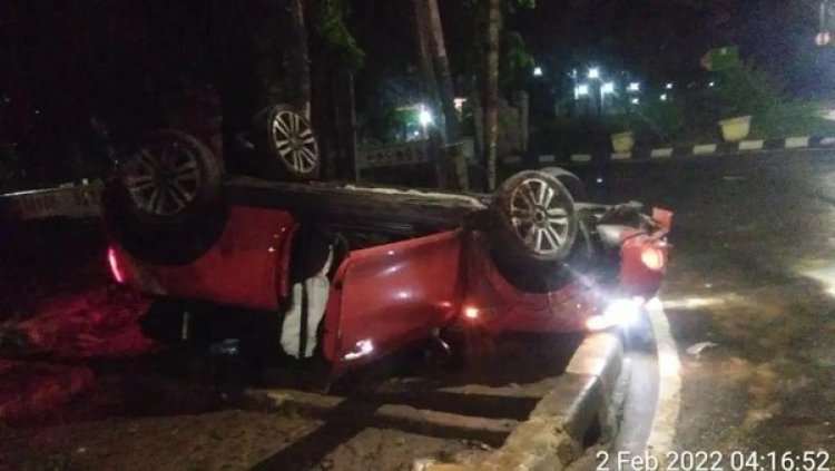 Mini Cooper Terbalik di Jakarta, Pengemudi dan Penumpang Tewas, Satu Terluka