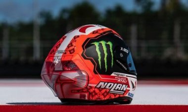 KEREN! Alex Rins Pakai Helm Batik Kawung di MotoGP Mandalika