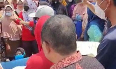 Akses Jalan Rusak Parah, Ratusan Warga Blokir Jalan Masuk ke Desa Talangduku