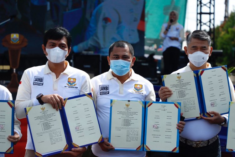 Bupati Bungo Tandatangan MoU Komitmen Gerakan Batanghari Bersih di Jambi