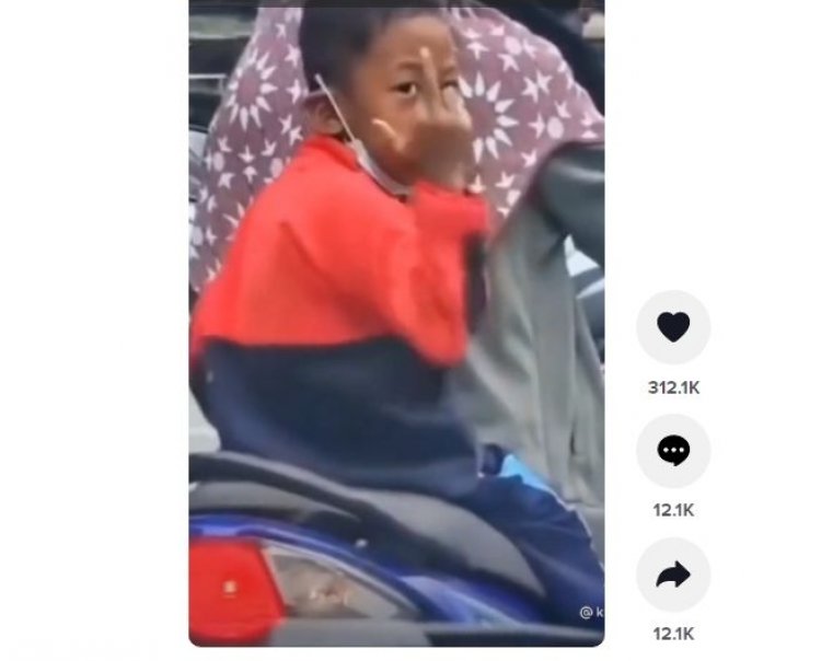 Im Kamaludin, Bocah Thailand yang Viral Acungkan Jari Tengah, Bahkan Disebut 'Buronan International'