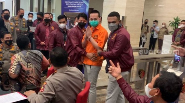 Indra Kenz Disindir Wartawan Saat Dihadirkan Polisi, Netizen: Wow Sudah Pakai Seragam Endorsean Nih #Murah Banget