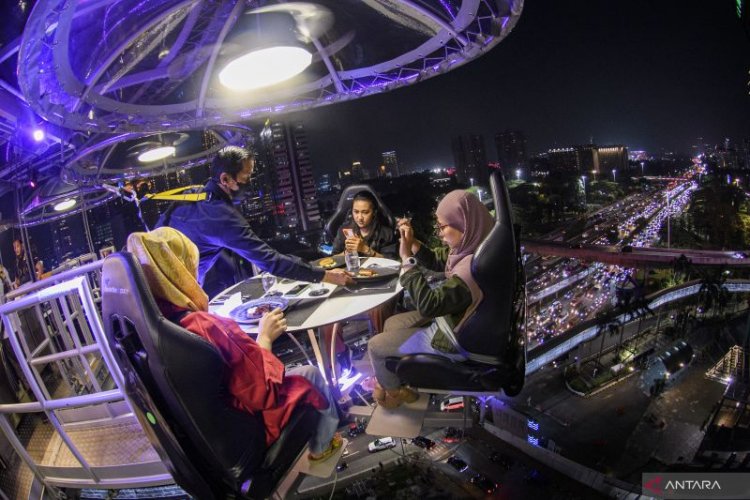 Begini Sensasi Makan Cara Ekstrim di Restoran Terbang "Lounge In The Sky" Jakarta