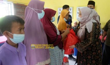 Bupati Masnah Salurkan Santunan dan Bantuan Sembako pada Warga Desa Sogo