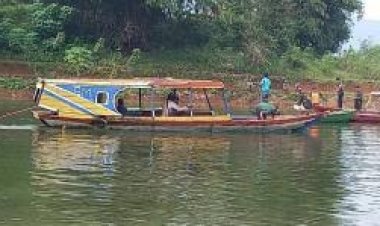 Viral! Mayat Perempuan Baju Merah Mengambang, Netizen Sebar Foto