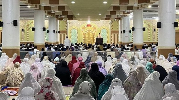 Warga Muhammadiyah Aceh Tarawih Malam Ini, Kemenag Tetapkan 1 Ramadhan Pada Ahad