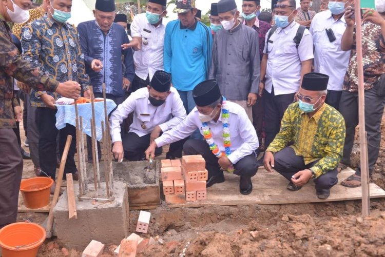 Wabup BBS Hadiri Peletakkan Batu Pertama Pembangunan Masjid Baitussalam