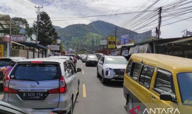Antrian Mobil di Puncak-Cianjur terus Mengular pada H+2 Lebaran