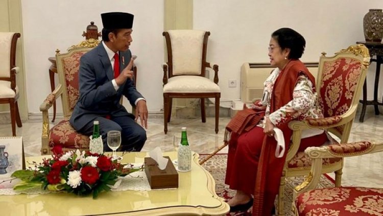 Jokowi Acungkan 2 Jari ke Megawati, Wah Bahas Apa Nih Pakde?