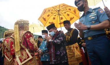 Al Haris Terima Gelar Adat Depati Tiang Negeri