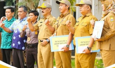 Fauzi Berikan Penghargaan dan Apresiasi kepada Pegawainya yang Sabet Medali pada PON XX 2021