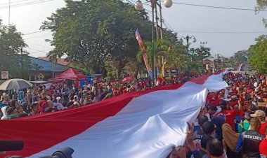 Pecahkan Rekor MURI, Bendera Sepanjang 2.500 Meter Keliling Muara Bungo