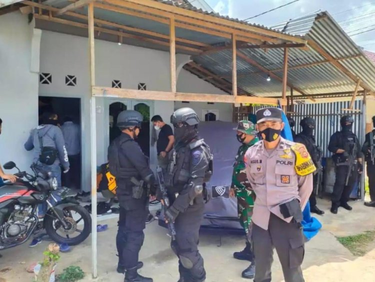 Diduga Teroris, Pedagang Kerupuk di Sungaigelam Ditangkap Densus 88