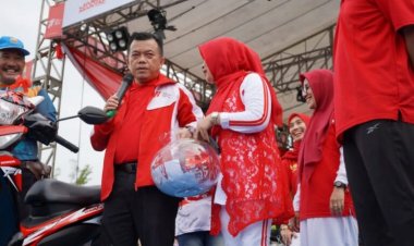 Semarak HUT Ke-77 RI, Gubernur Al Haris Lepas Jalan Santai