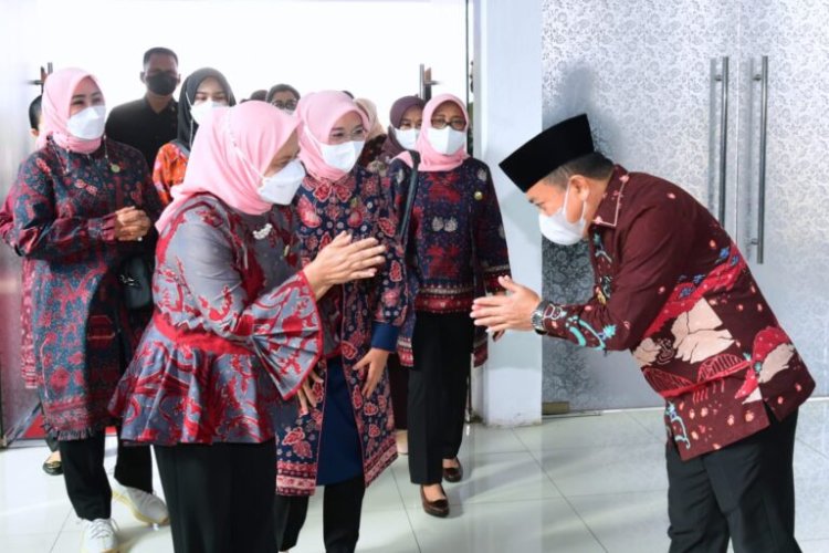 Ibu Iriana dan Ibu Wury Buka Program PKW Tekun Tenun Tahun 2022