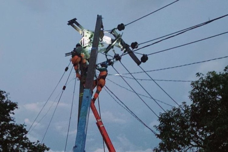 Kisah Nurul Setyorini Petugas PLN Cianjur Tetap Betugas Meskipun Rumah Hancur: Alhamdulillah, Anak Saya Selamat...